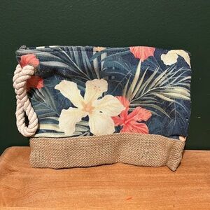 Women’s large wristlet bag